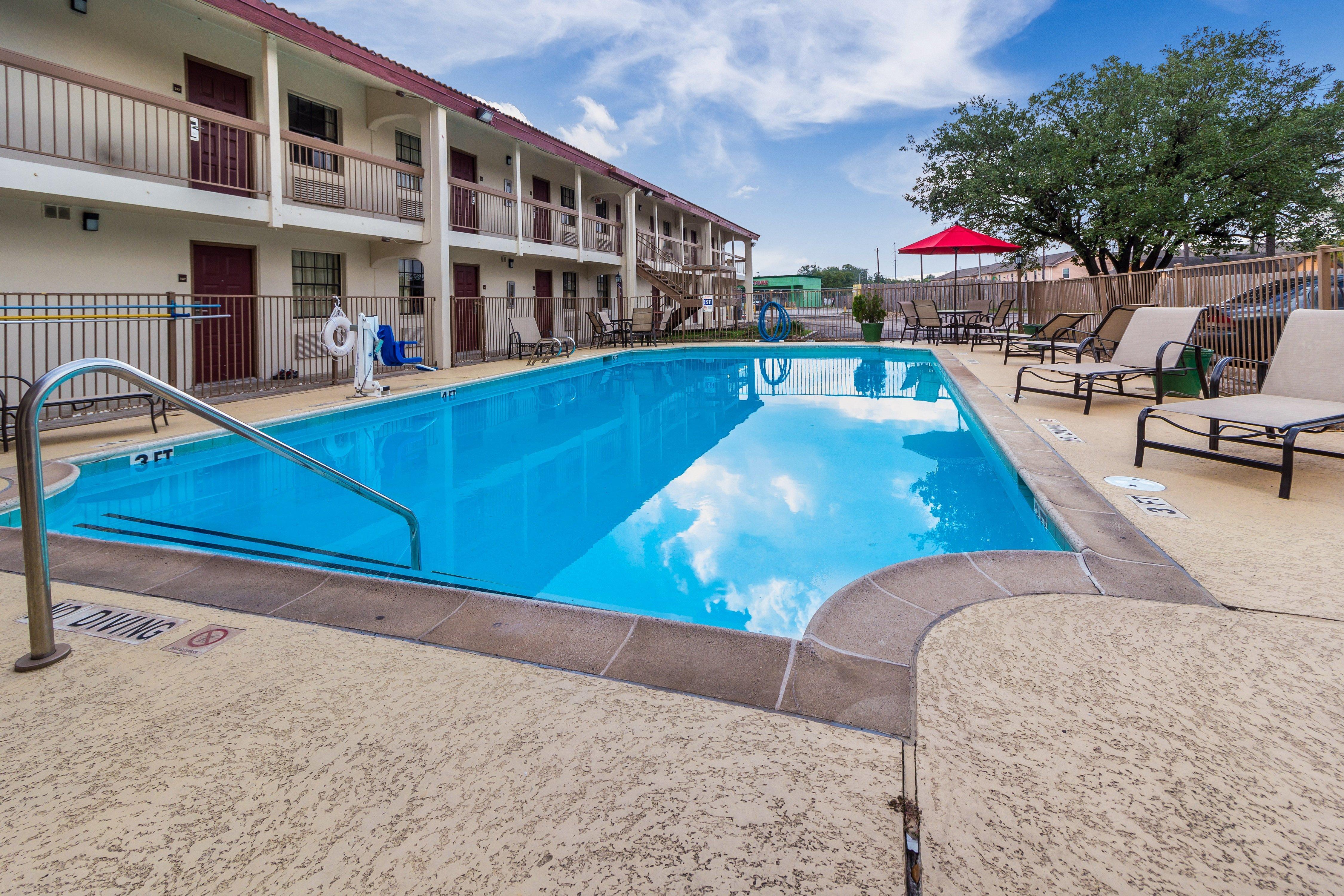 Red Roof Inn Houston East I-10 Bagian luar foto