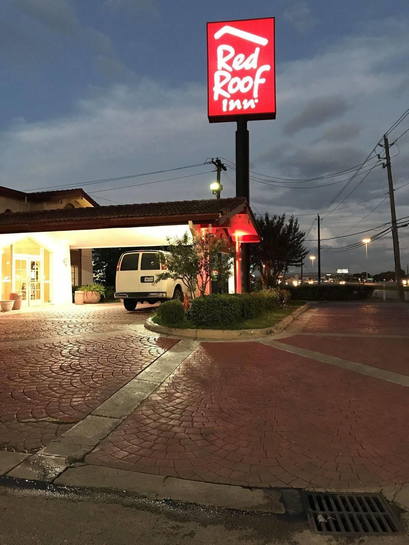 Red Roof Inn Houston East I-10 Bagian luar foto